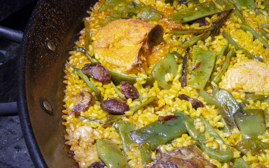 La receta de la auténtica paella valenciana, con garrofón, por supuesto -  PERIS - Melón piel de sapo, Sandía, Calabaza, Apio blanco, Cebolla tierna,  Garrofón y Fruta troceada